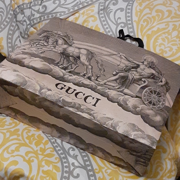 Gucci Limited Edition Paperbag - Picture 7 of 16